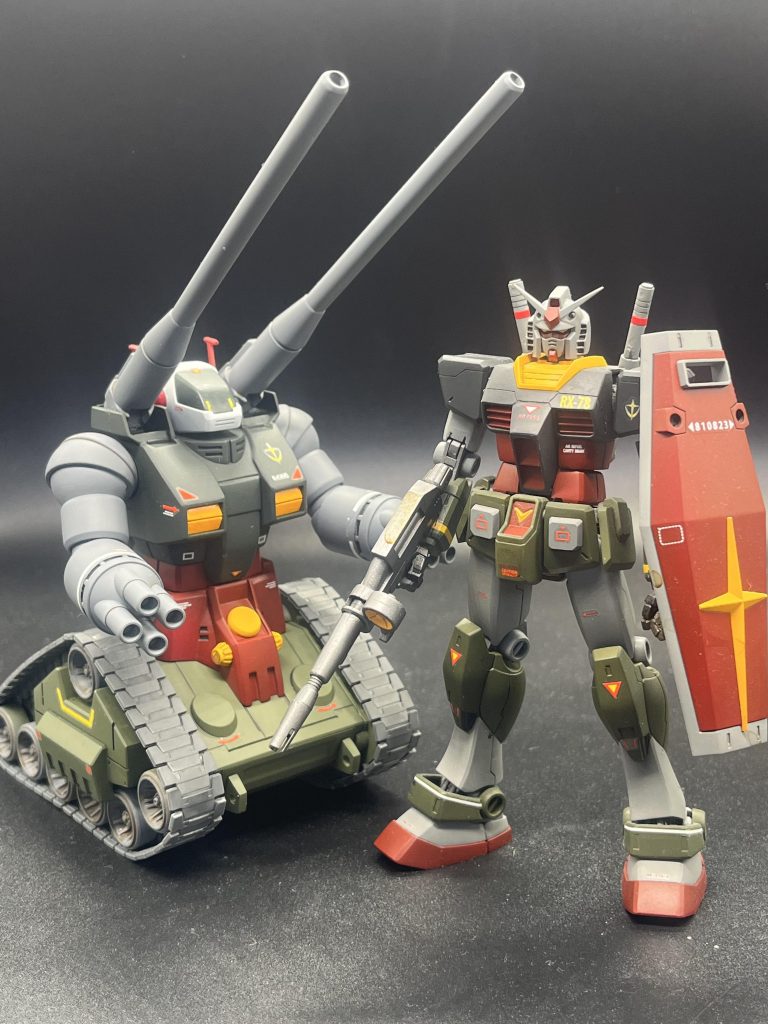過去作のガンダムさんと、タンクでかい。キャノンも同時制作するつもりで仮組みしましたがダラダラしすぎて…