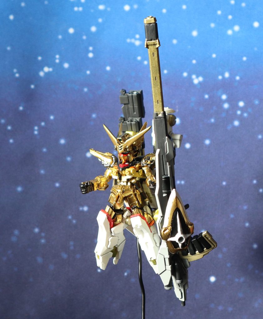 金色は、3種類使用しています。アカツキ：Base color series ゴールドマイカゼウスシルエット：MR.HOBBYのゼウスシルエットゴールドとGXメタルイエロー