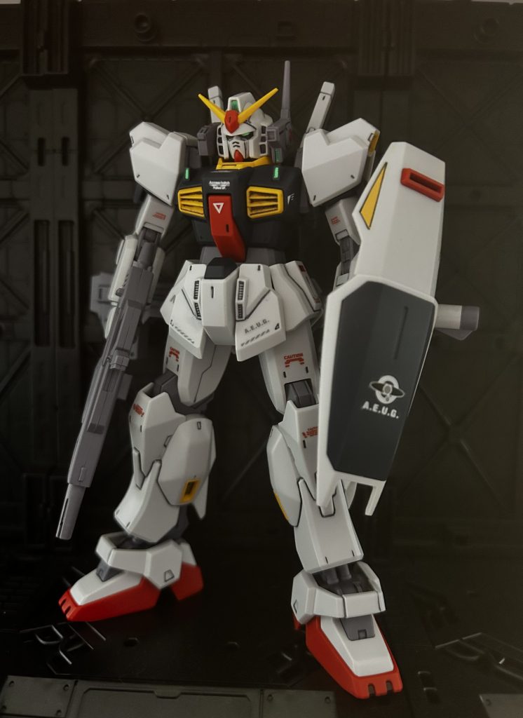 このガンダムMk-II、実は製作にめちゃくちゃ時間がかかってまして個人的に思い入れがドンドン強くなってきました。仕事終わりにちみちみ作るので全然進まなくて笑写真では見えないですが(泣)筆塗りで部分塗装も今回から初めて行い自分の世界が広がった気がしてワクワクしてます