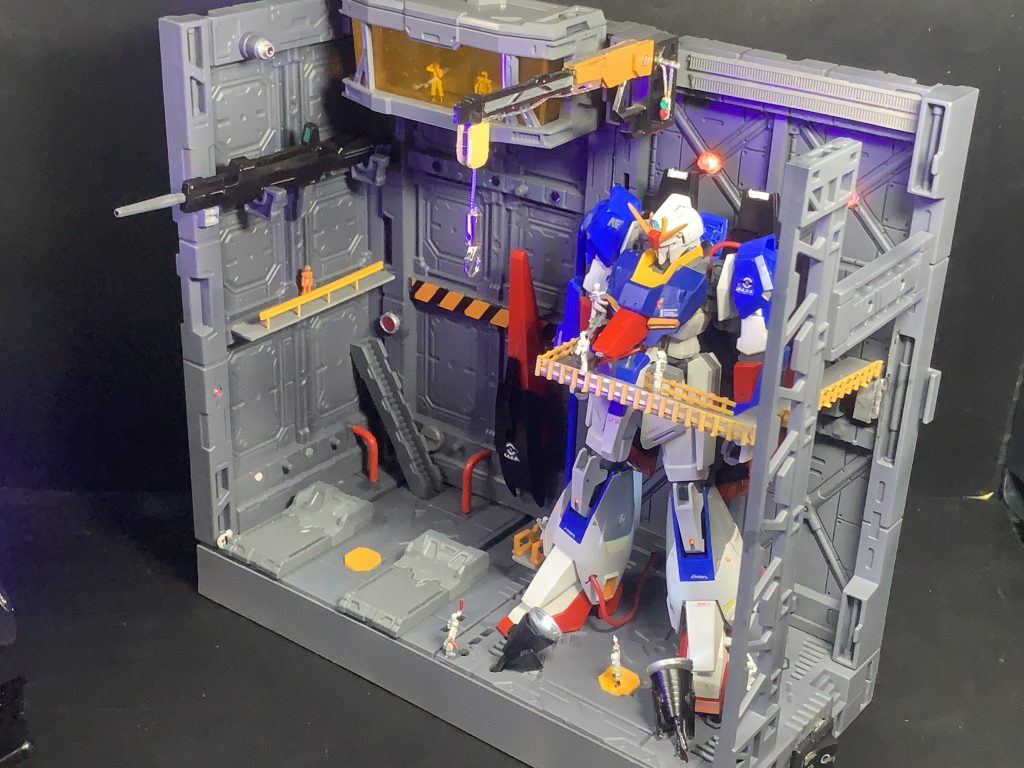 作業用クレーンは百均の商品を色々組み合わせ自作しました。