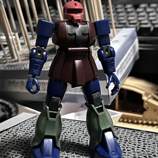 今制作中のやつの余剰から生まれたザクなんか気に入ったからそのうち完成？させる（2枚目）