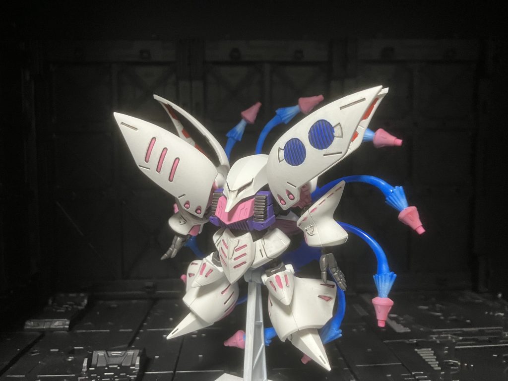 一年戦争時代のオールレンジ攻撃兵器である「ビット」を前身とし、形状からファンネルの名がついたようです。