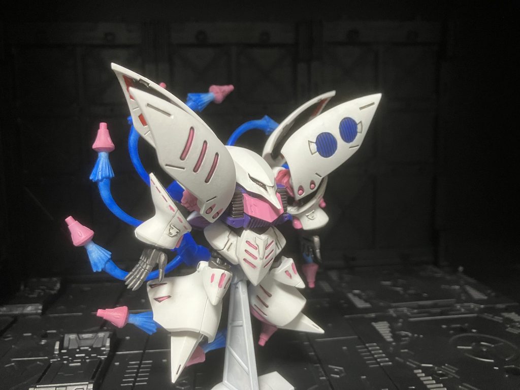 実質ハマーン・カーン専用機。新機体が続々開発される中でも、最後までハマーンがこの機体を使い続けたのは、本機体のニュータイプ専用機としての圧倒的な性能ゆえであったとゆう。