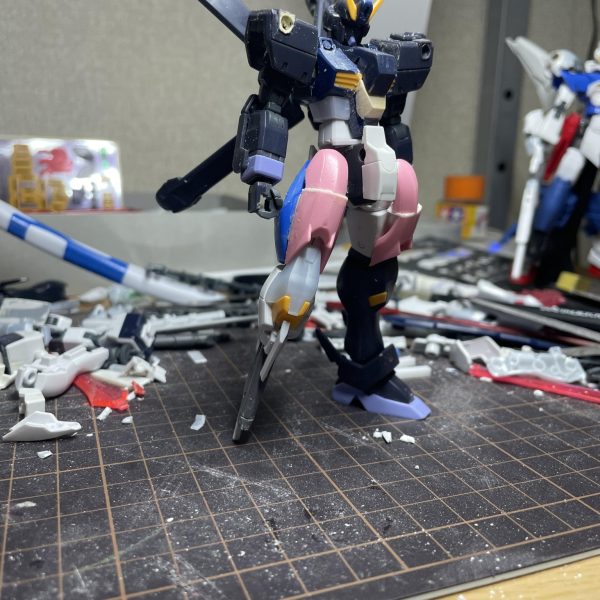 今回は純粋なクロスボーンの改造素体はX2を使い、幽霊船とその船長をイメージした機体を作っていきます（2枚目）