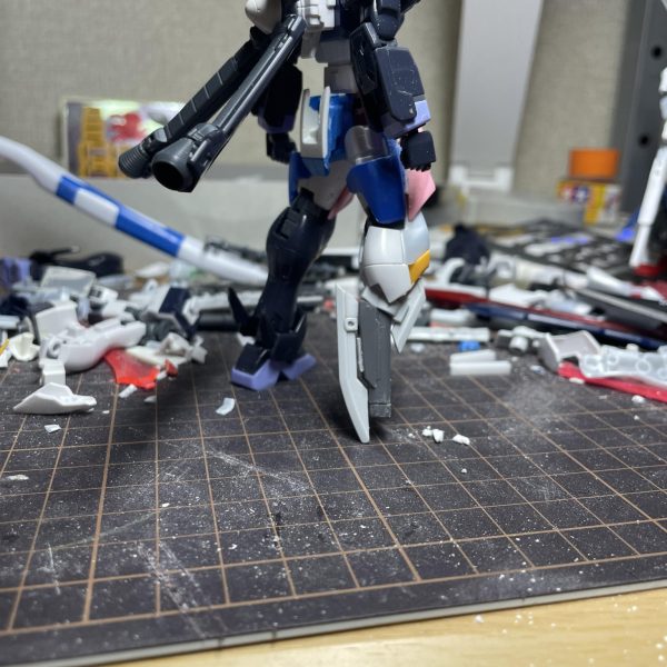 今回は純粋なクロスボーンの改造素体はX2を使い、幽霊船とその船長をイメージした機体を作っていきます（3枚目）