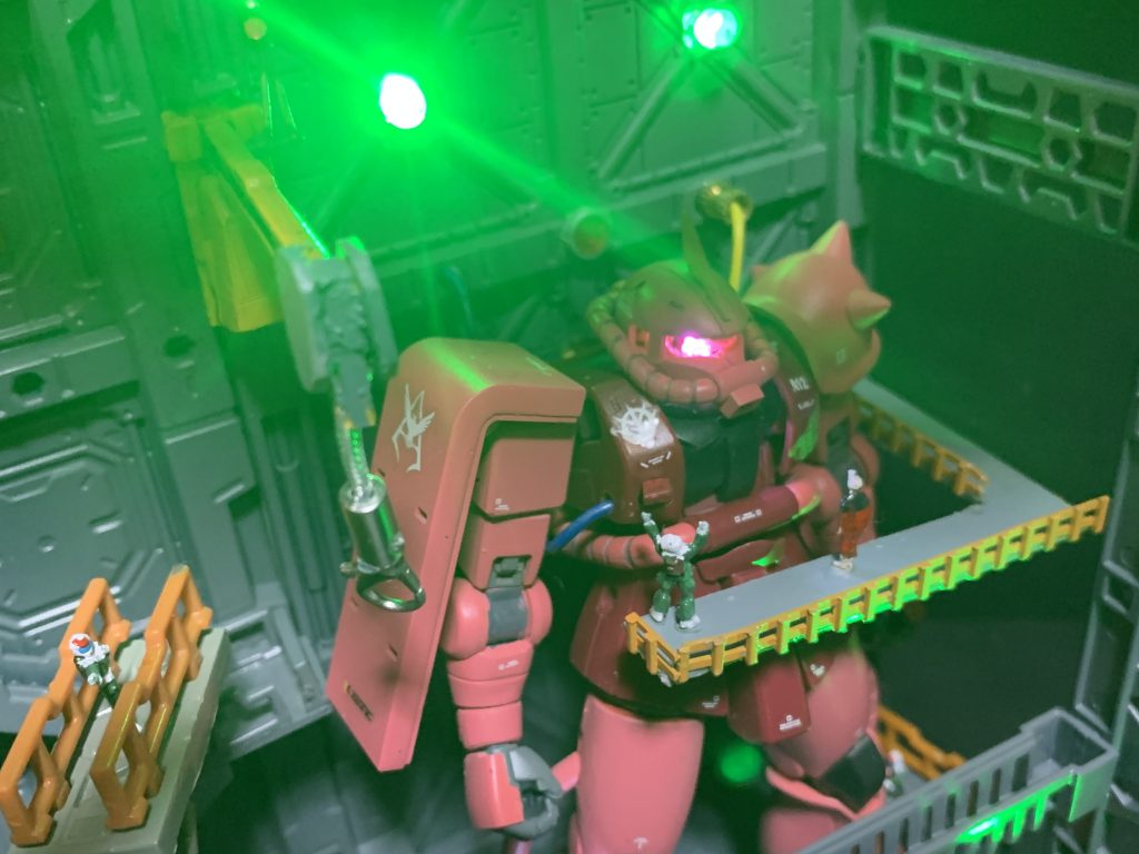 斜め上からのショット。LEDライトが眩しい‼️