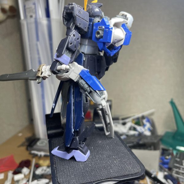 クロスボーンガンダムダッチマン幽霊船の船長とかイメージしつつクロスボーンとまた別の機体のパーツでカスタム、今後の予定としてはバックパックとリアアーマー付近の追加パーツ、後は武装類の完成目指す形（2枚目）