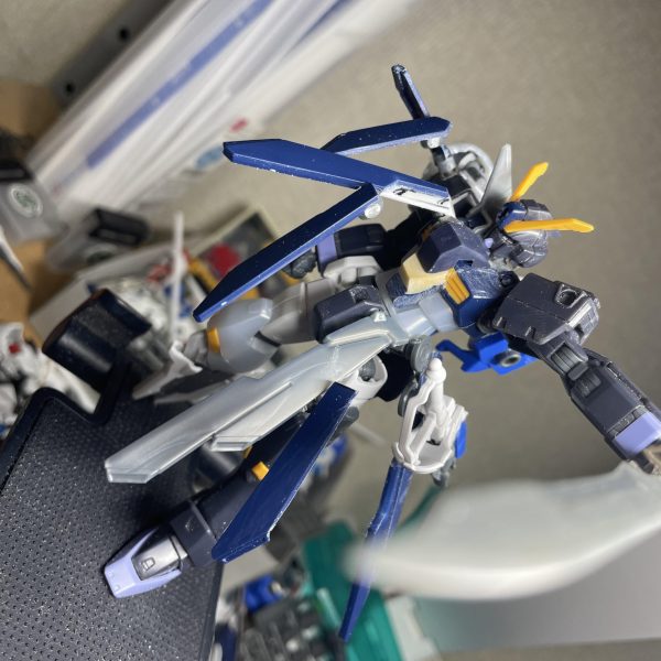 クロスボーンガンダムダッチマン幽霊船の船長とかイメージしつつクロスボーンとまた別の機体のパーツでカスタム、今後の予定としてはバックパックとリアアーマー付近の追加パーツ、後は武装類の完成目指す形（4枚目）