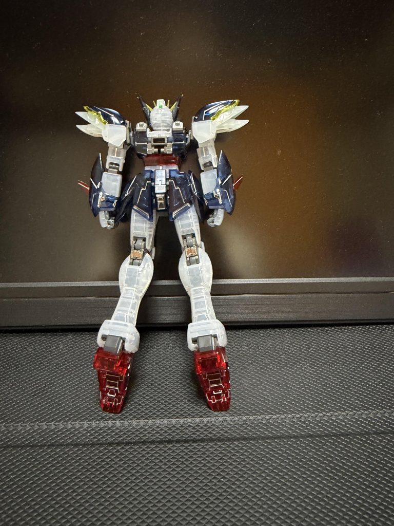 背面見えないけど足裏もスミ入れ