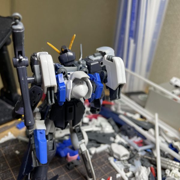 バックパックにウェポンラック追加と小型ラジエーター（武器の充電用）腰の光の翼はちょっとデザインが違うかなーと思って別プラン考え中（2枚目）