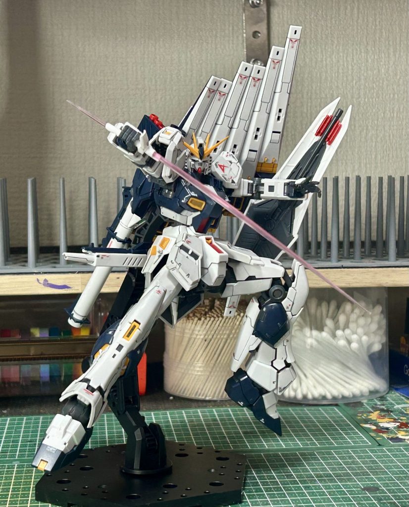 ずっと欲しかったRGの一つだったので買えたときはめちゃくちゃ嬉しかったですね‥正直皆さんνガンダムは擦りに擦られてるから今更？って思われるかもしれないですけど、ガンプラ始めて2年目のしゃちくからしたら素晴らしい事この上ない機体ですので、皆様申し訳ないですがお付き合いください( *ᴗˬᴗ)⁾⁾