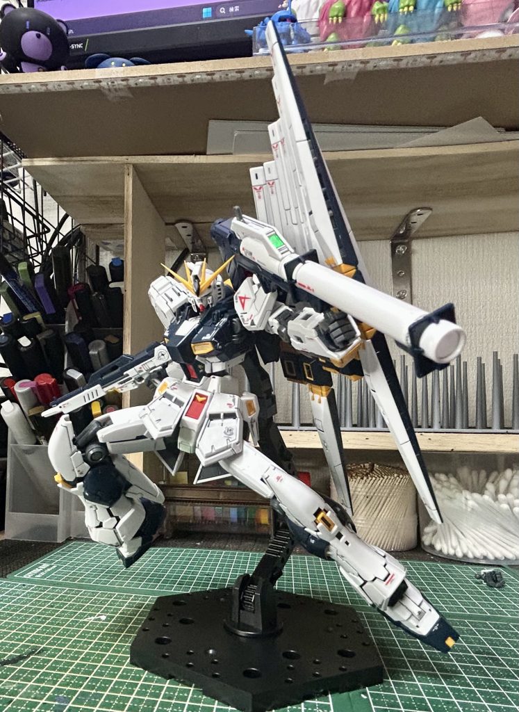 そして一番好きなポージングは↑のポージング！可動域も素晴らしくポージングに悩みましたがどんなポージングでもかっこいいですねこの子は(∗ˊᵕ`∗)そして前回の投稿では言ってなかったのですが、今年の抱負は筆塗り塗装のレベルアップ！これですかね。去年のSDの投稿を見て貰えれば分かるのですがまだまだ拙かったりしているので、スキルアップの一年にしたいなと思います！！次回からの作品はSDWHや三国創傑伝などの機体達になると思いますのでよかったらしゃちくの成長を見守っていただければと思います┏○))ﾍﾟｺｯって事で皆様のよきガンプラ、しゃちくLifeを！( ´Д｀)ﾉ~ﾊﾞｲﾊﾞｲ