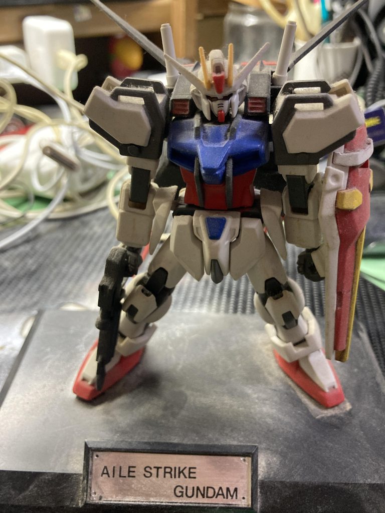 エアブラシ等は勿論、道具もそれほど持っておらず、筆一本で作った物になります。