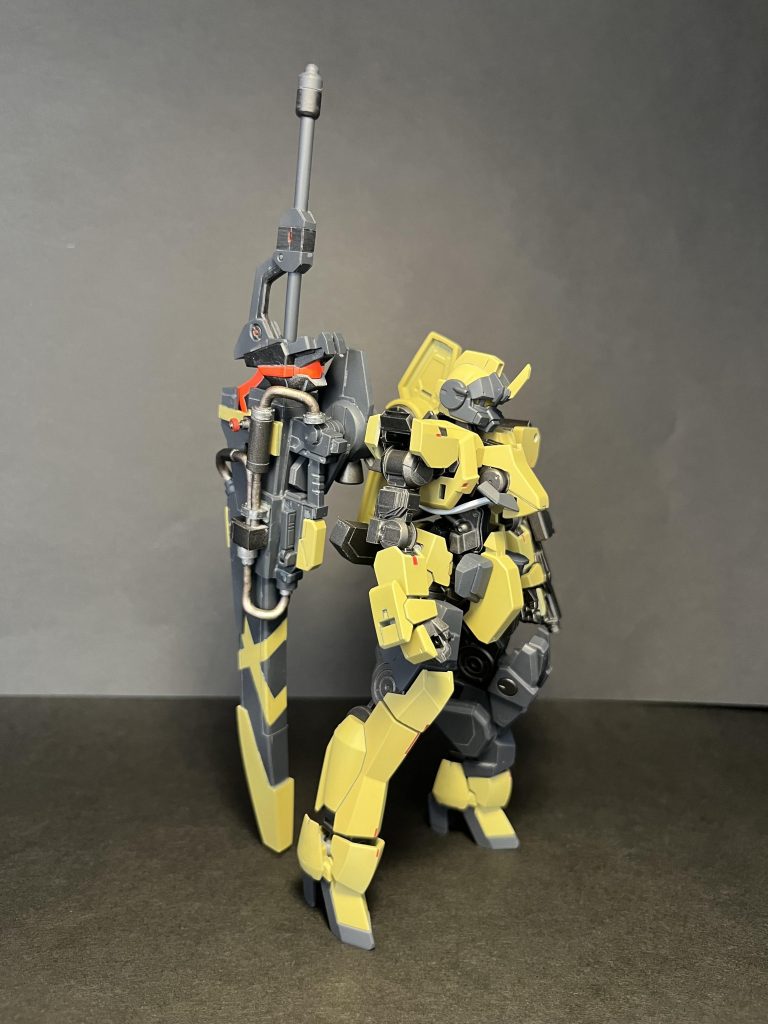 素立ちの時はバックパックに磁石で懸架。