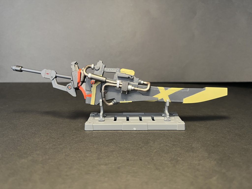 今回の武器は太刀をスクラッチで製作しました。鞘の持ち手は赤い三巨星に付属していた100mmマシンガンを使用。プラ棒曲げてスチームパンクっぽくしてみたかったのでお気に入りです。