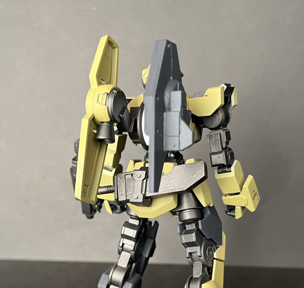 腰部リアアーマーにナイフも装備(デミトレーナー用加工)