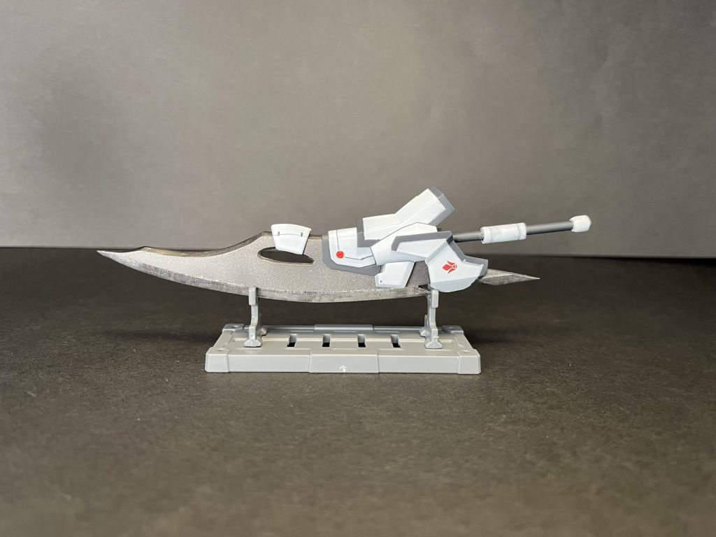 今回のメインはこの大剣になります。本体はスクラッチで製作し装飾はほとんどがグレイズから剥取りました(笑)