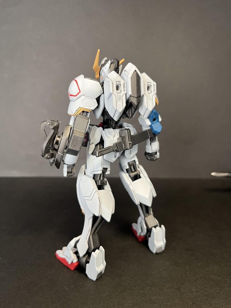 腰部リアアーマーには剥取り用のナイフと鞘。ナイフはストライクのダガーが小さく使いやすかったので鞘をスクラッチして装着。