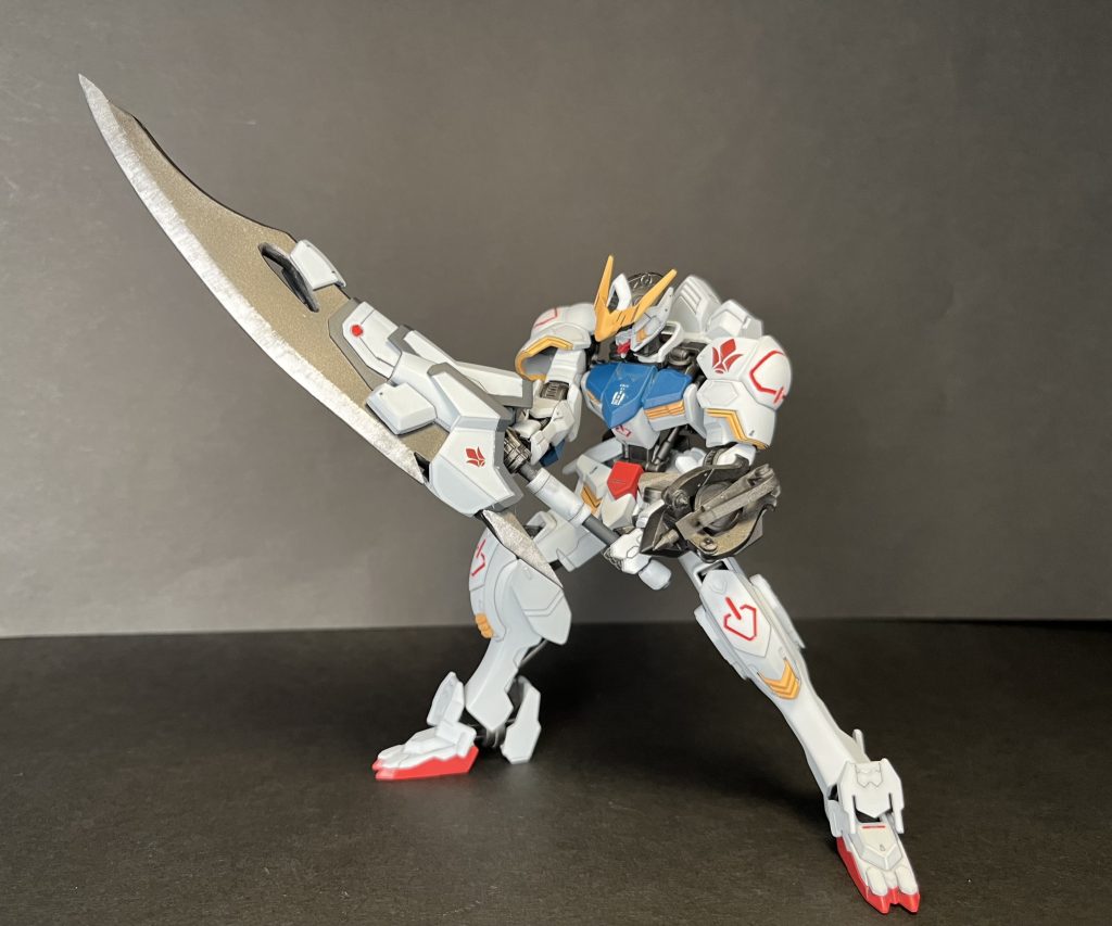 バルバトスに持たせてこんなサイズ感になります。元々大きな鈍器を持って戦う機体なので似合ってるんじゃないでしょうかねー。