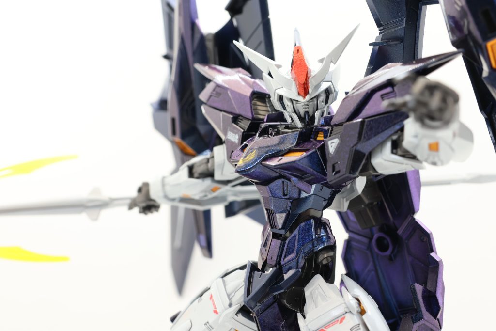 ウレヒーロー角度、光の当たり方でガラリと色を変える偏光塗料なので、特別感が強いです。