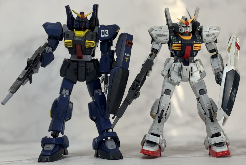 RGのMk-2とツーショットカラーレシピ暗青　ガンダムカラーティターンズブルー1明青　ガンダムカラーティターンズブルー2明グレー　クレオスブルーグレー3:白2+ちょい赤武装　水性ホビーカラー黒鉄色