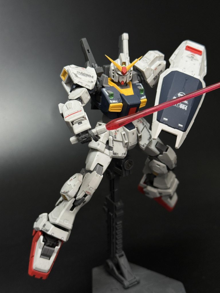 RGMk-Ⅱはカッコいいキットですね評判の悪いアドバンスドMSジョイントも機体自体がシンプルなのでパーツのポロリもまだ少ないと思います。このMk-ⅡのMSジョイントをシナンジュに流用しているというのがバンダイの手抜きというか狂気ですね笑