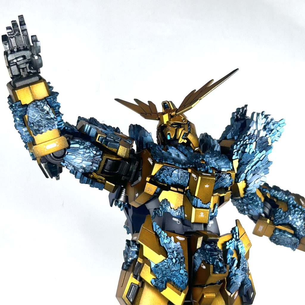 光の結晶体、ポージングは限定的になりますが素の造形が素晴らしいので見ごたえがありますね✨