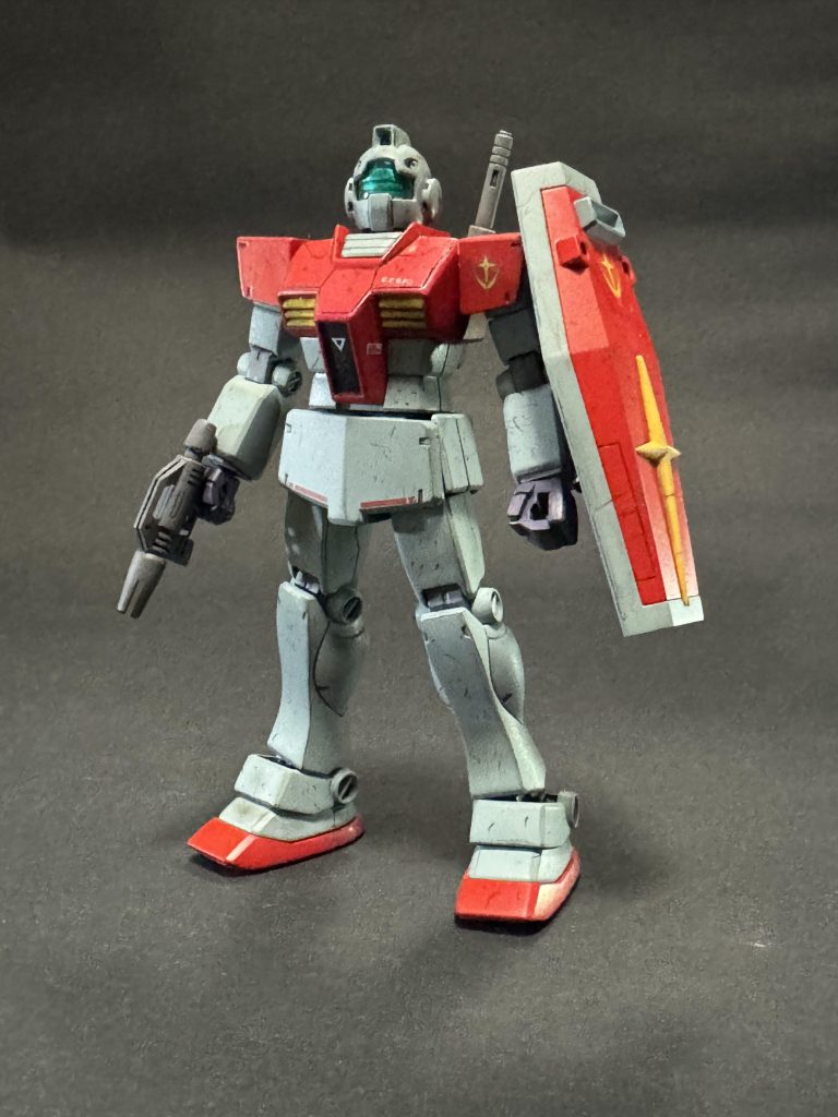 あとモノアイ裏側をシルバーで塗装するも、デコ下のところにデコのカメラと繋ぐ細いすじが邪魔をして綺麗にでないなので切り離し、ルーターで綺麗に削り、塗装したら全体にシルバーが映り込み、綺麗にできました