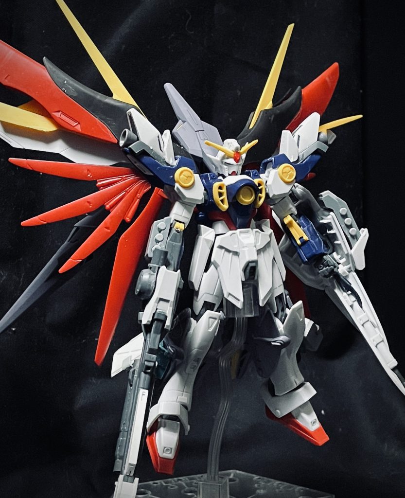 塗装前ではありますが色合いもまとまっていて、闇堕ちさせるか迷いました。デスティニーのウイングとウイングガンダムのウイングを合わせて作成したので大型になり、開きっぱなしになりました。