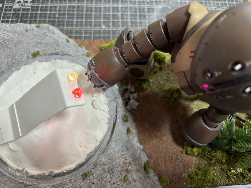 トーチカの🔥はゆらぎLEDのレッドと電球色を使いました❗️これなかなかの優れもので、勝手にランダムにメラメラと燃えるように発光してくれます😁