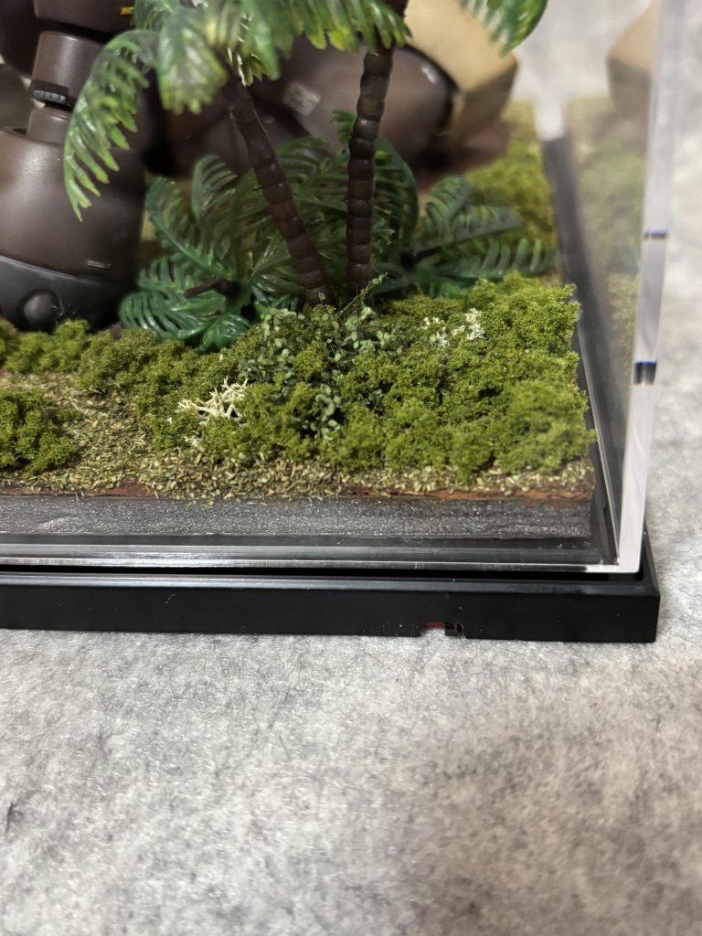 ボタン電池🔋と配線は、土台下に隠して全面右下のスイッチで発光します🔥