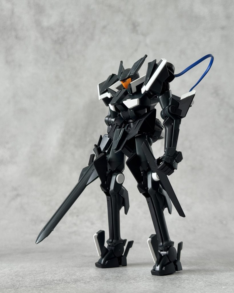 beforeそのままでもかっこいいですが、各所丸みがあったので尖らせてます。