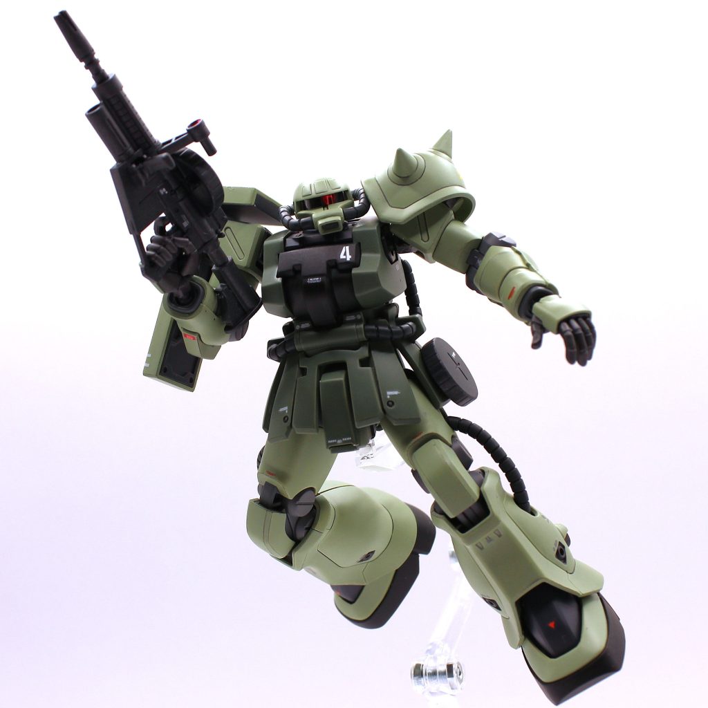 エッジは模型用の鉛筆で色を載せました。鉛筆なので、トップコートするまではちょっと触るだけで消えてしまうので取り扱いに注意が必要ですが、逆に言えば修正が容易なので作業に対するプレッシャーは低く気軽にできます。準備も片付けも一瞬で、手が汚れても水洗いで全て落ちるので、非常に便利です。