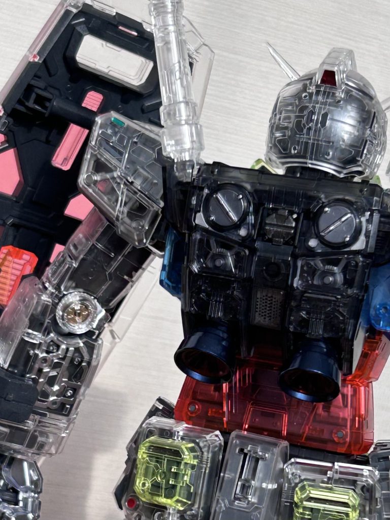 もちろんのこと、まったくの素組みですが、子供の頃に遊んだサイボーグ1号を思い出しながら楽しめたクリアパーツでした。