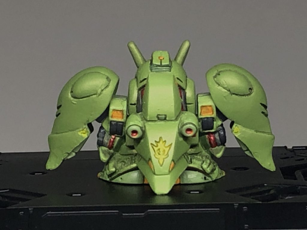 バックショット 小さい事もありネオジオンマーク等細かいマスキングは思ったより大変でした