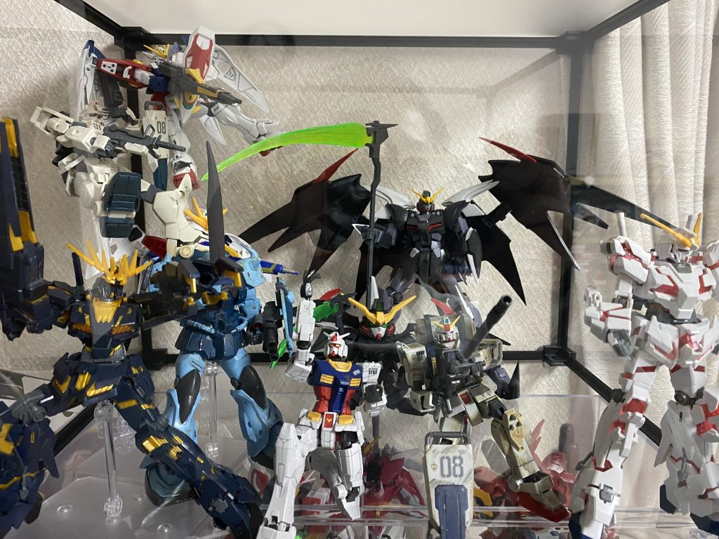 最後に、今飾ってるガンプラの一部を紹介ですねぇ。GUNSTA登録前に作ったのも含めてだいぶ趣味として楽しんでますw改めて、ガンプラは同じガンプラでも作る人によって違うガンプラができて十人十色で面白い😊と思います。今日も、草薙かんたは草薙かんた流でガンプラ作製を楽しんでおります。これからも、皆さんとガンプラを通して交流を深めれたらなと思ってます。以上、長々とつまらない内容でしたが読んで頂きありがとうございました🙇&nbsp;