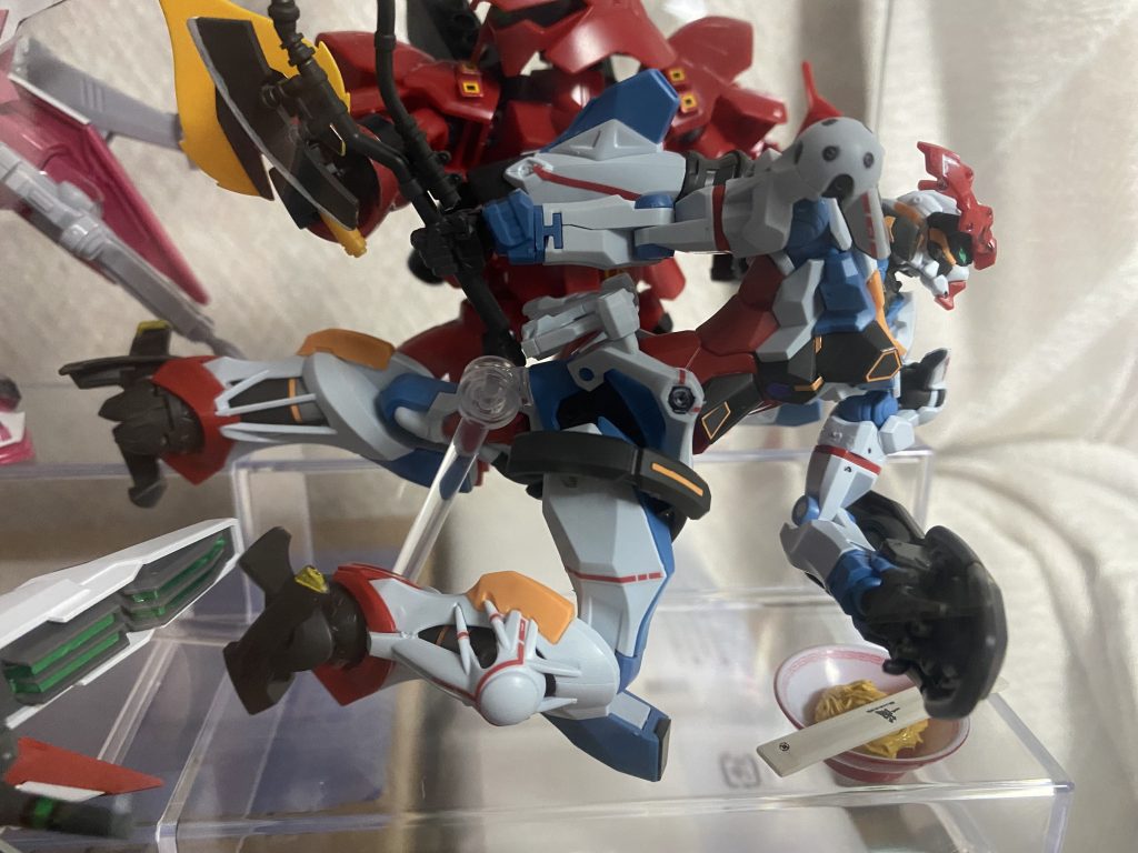 こちらは、GUNSTAデビュー前に作ったジークアクスです。この時は、まだ素組み墨入れと部分塗装のみでした。完成した時の喜びがハンパなくてガンプラ作製を本格的な趣味とする事を決意💪そして、GUNSTAデビューするのである(gundam-kao2)