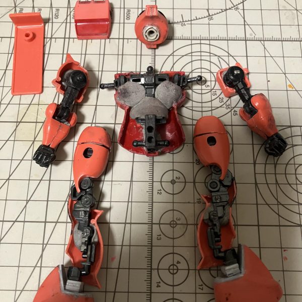 エポパテとか使って固定しました。今回は足首も使うので、丁寧に分割しました。（4枚目）