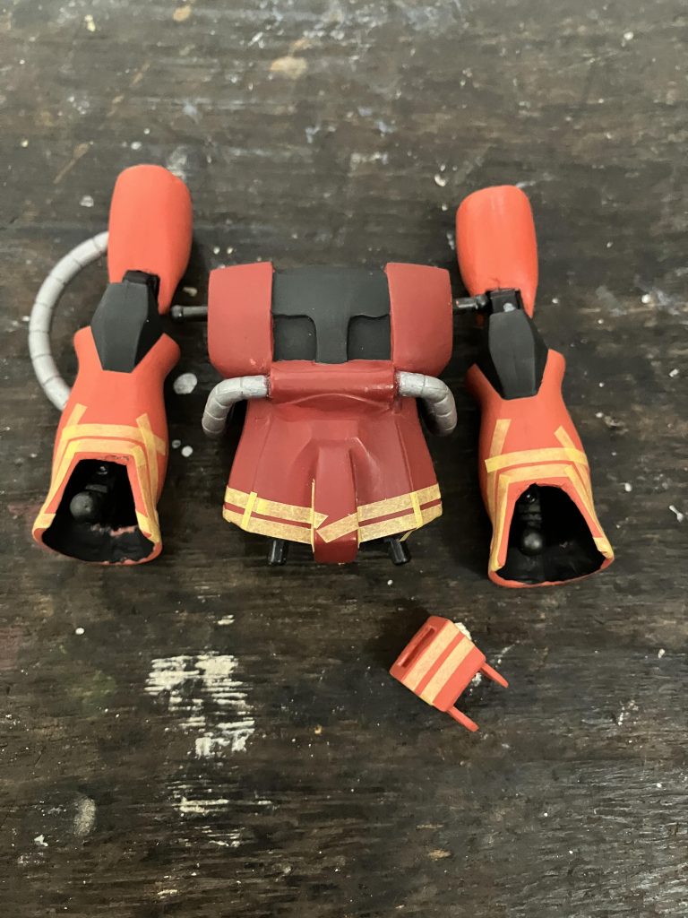 白ラインをマスキングしてエナメル塗料で塗装