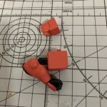 腕は二の腕の部品が邪魔足は動力パイプが邪魔して動かない。[…]