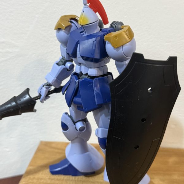 ギャンの盾、、、好きなんですけどね。。。好きなんですけど、、、小学生のころからのモヤっとがどうしても消えなくて、、盾なのにミサイル満載、、しかも、、弾頭見えてるって、、盾じゃなくない？？子供の頃からのモヤモヤ、、大人になってもまだ、、、&nbsp;いや、、ここは触れてはいけない、、玉手箱、&nbsp;あ、さて、、とりあえず顔をちまちま触ってます。◎アンテナはランナー溶着して伸ばしました。◎顔少しパテ盛り中◎頭に斧が刺さりました。。◎肩にザクハーフキャノンの余ったパーツをのってみました。。（2枚目）