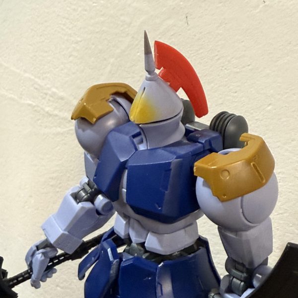 ギャンの盾、、、好きなんですけどね。。。好きなんですけど、、、小学生のころからのモヤっとがどうしても消えなくて、、盾なのにミサイル満載、、しかも、、弾頭見えてるって、、盾じゃなくない？？子供の頃からのモヤモヤ、、大人になってもまだ、、、&nbsp;いや、、ここは触れてはいけない、、玉手箱、&nbsp;あ、さて、、とりあえず顔をちまちま触ってます。◎アンテナはランナー溶着して伸ばしました。◎顔少しパテ盛り中◎頭に斧が刺さりました。。◎肩にザクハーフキャノンの余ったパーツをのってみました。。（4枚目）