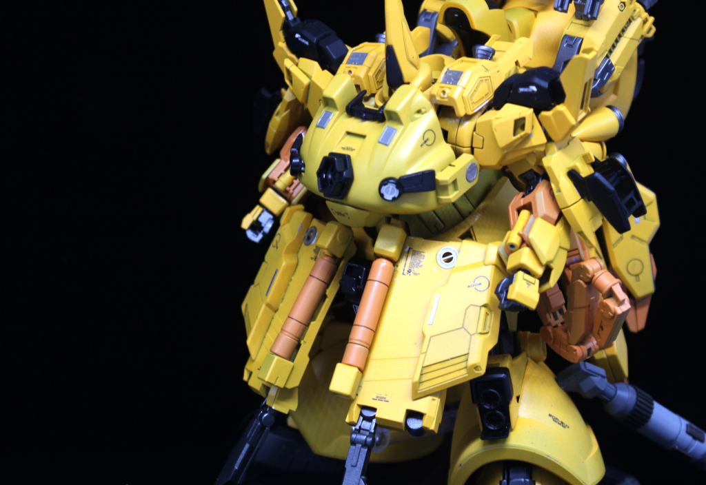 ドムをベースに色々なものをミキシングしてみました。最初はかなりドムっぽかったのですが、フロントスカートのおかげでジオになりました。