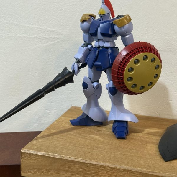 ギャンの盾、、、好きなんですけどね。。。好きなんですけど、、、小学生のころからのモヤっとがどうしても消えなくて、、盾なのにミサイル満載、、しかも、、弾頭見えてるって、、盾じゃなくない？？子供の頃からのモヤモヤ、、大人になってもまだ、、、&nbsp;いや、、ここは触れてはいけない、、玉手箱、&nbsp;あ、さて、、とりあえず顔をちまちま触ってます。◎アンテナはランナー溶着して伸ばしました。◎顔少しパテ盛り中◎頭に斧が刺さりました。。◎肩にザクハーフキャノンの余ったパーツをのってみました。。（3枚目）