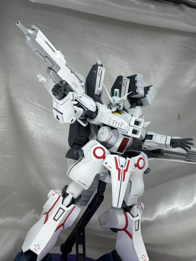 武器はハイニューガンダムのビームライフルに変更、変化を持たせました。ハイニュー一体しか持ってないんですが、なんでかライフルが余剰してるんですよね，何でなんでしょうか。