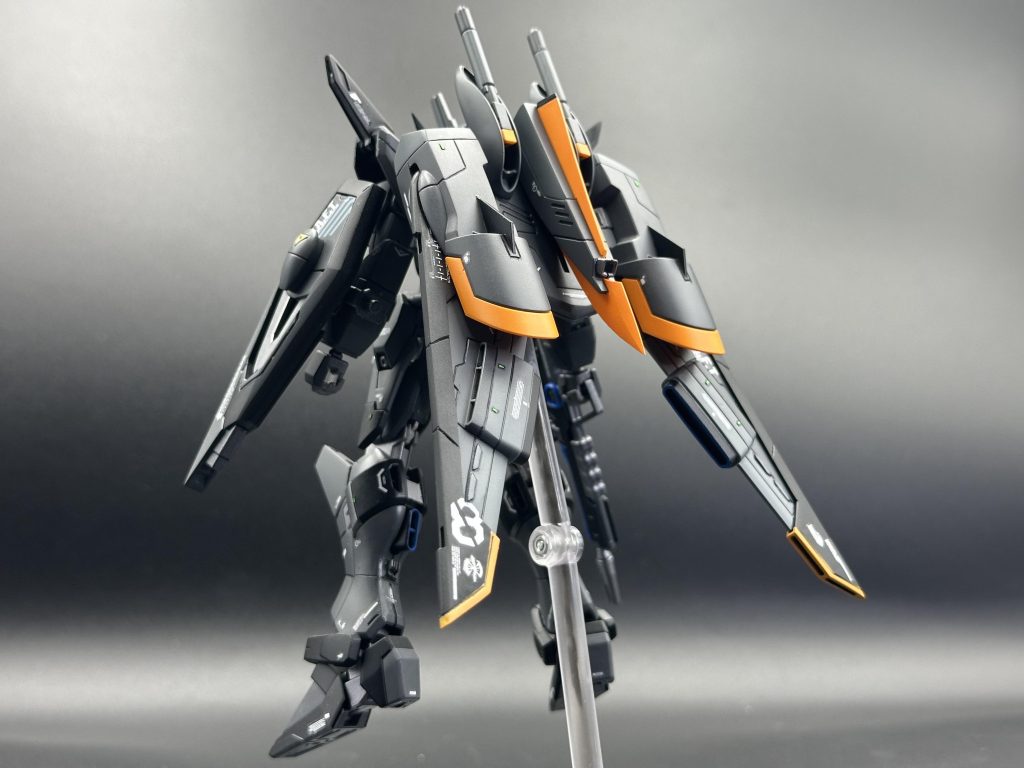 ファトゥムの差し色はオレンジに。青と分けた理由は特にありません。気分です笑