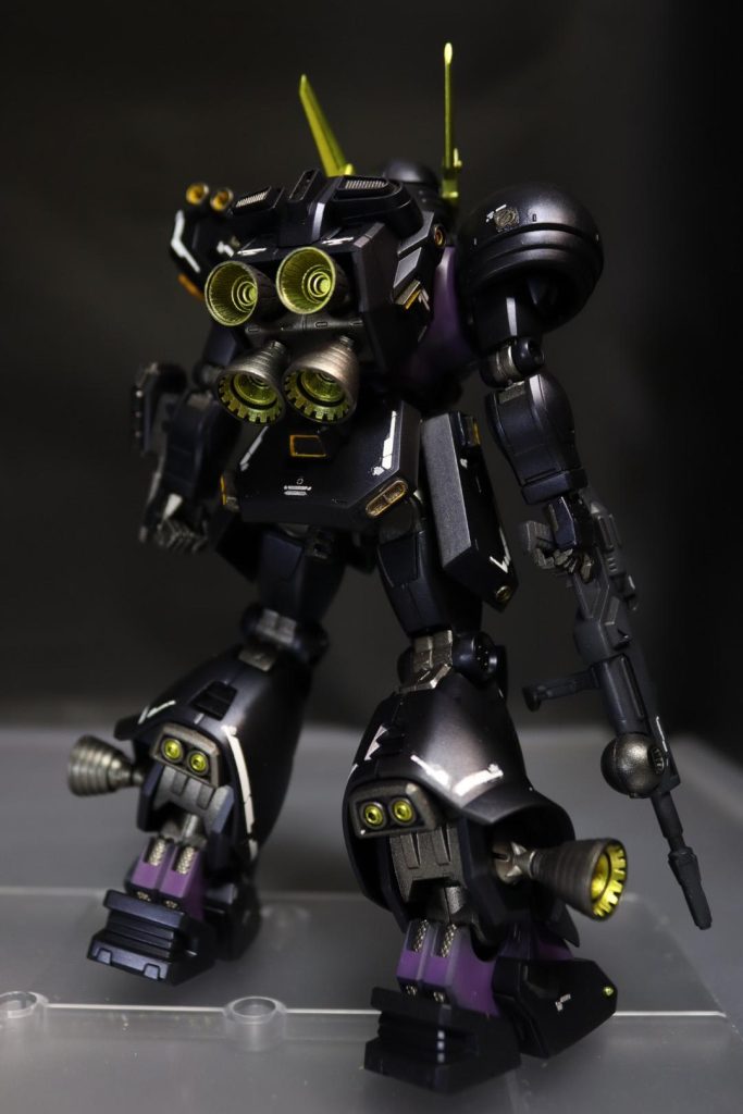 バーニアやアポジモータ等は市販パーツに変更しています。デカールはRGシナンジュとサザビーとMGクロスボーンガンダム用から。