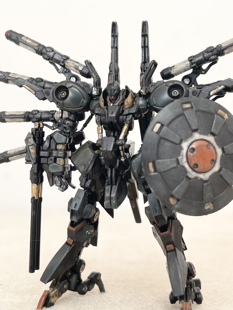 アーティファクトのパラスアテネを筆塗り塗装しました。発売当時に購入しましたがついつい積んでしまいようやく日の目を浴びることに。アーティファクトは本当に造形が素晴らしいですね🤤作っていて楽しいキットでした。使用したのはアクリジョンと一部シタデルカラーです。ワントーン落として渋めの仕上がりを意識してみました。なお首元のパーツは取り付け時に紛失してしまいました😭アルミ線で誤魔化してあります笑