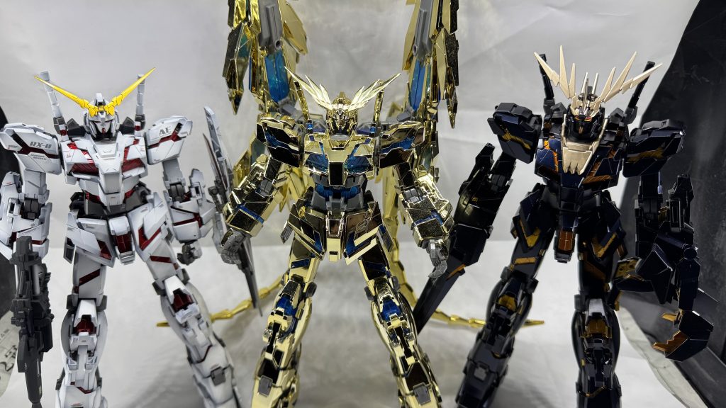 3兄弟ショット。(フェネクスは素組みのままです)&nbsp;次はUC以外のを作ろうと思います。