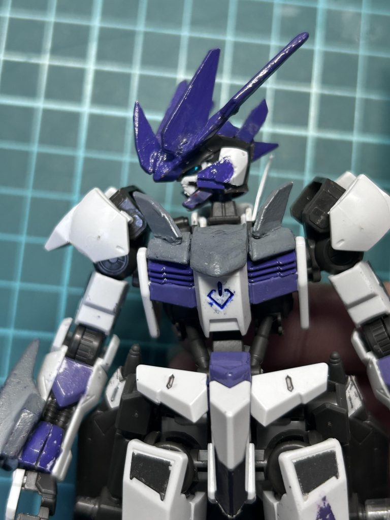 左顔側面は新規造形パーツに変更(単に元のパーツ無くしただけ)